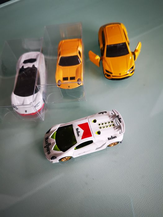 Lamborghini Hot wheels novo com portes incluídos