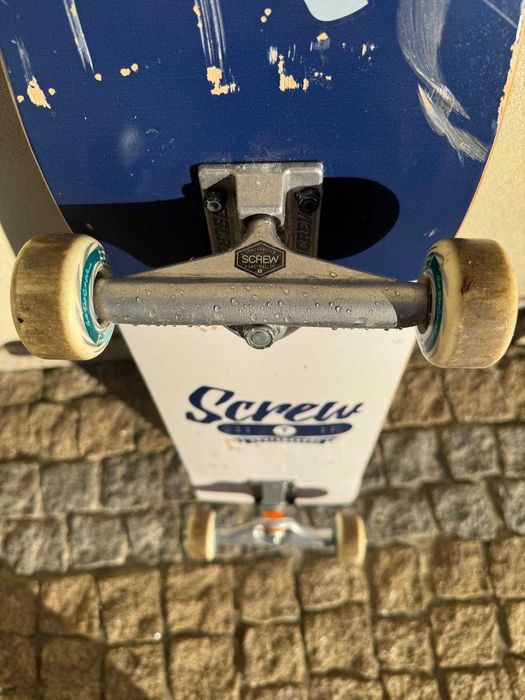 Skate completo Screw | Trucks em bom estado