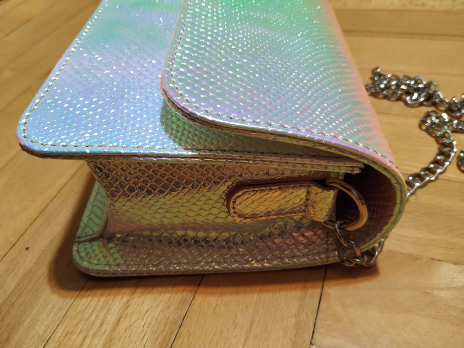 Srebrna holograficzna torebeczka Sinsay