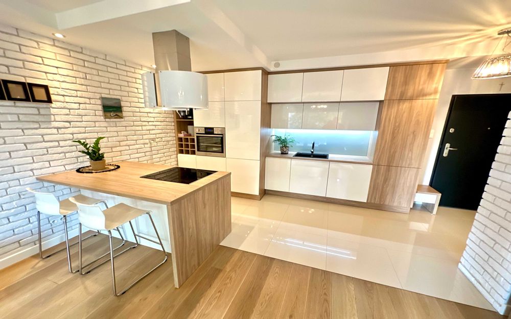 2 pok-50 m ul. Walewska - Praga Południe- obok Saskiej Kępy-duży balkon-bardzo ciche