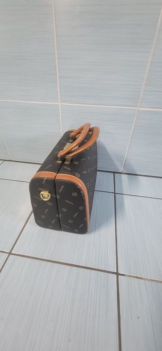 Valentino - kuferek + kosmetyczka - super stan