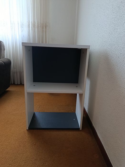 Secretária com prateleira lateral