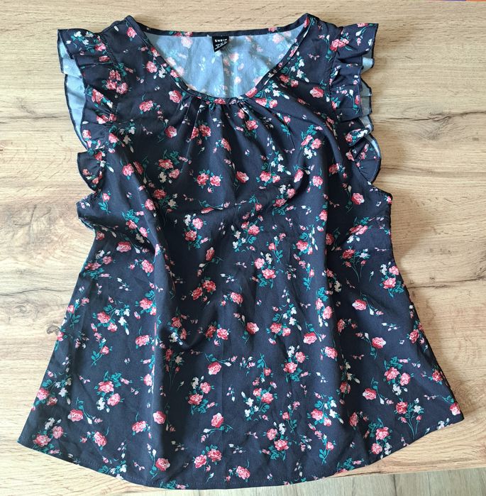 Czarna bluzka w kwiatki