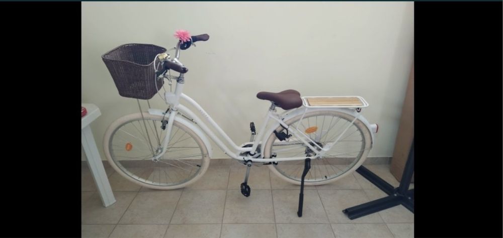 Bicicleta mulher tipo pasteleira nova e bonita
