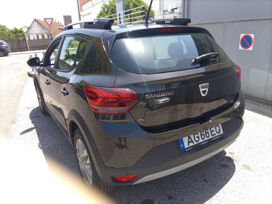 Sandero Stepway de 2021, usado como novo.