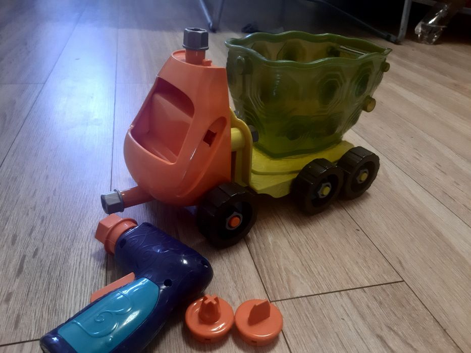 Самосвал-конструктор с дрелью