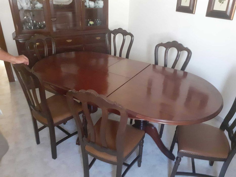 Mesa extensível em bom estado