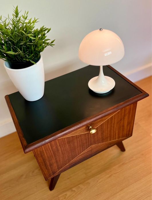 Mesinha de apoio / mesa de cabeceira