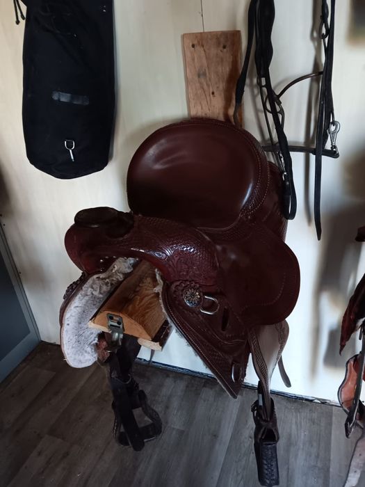 Siodło typu western rozmiar 15 cali, stan bardzo dobry, mało używane