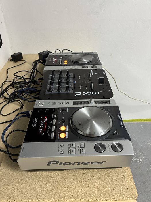 2 x Pioneer cdj 200 + mixer