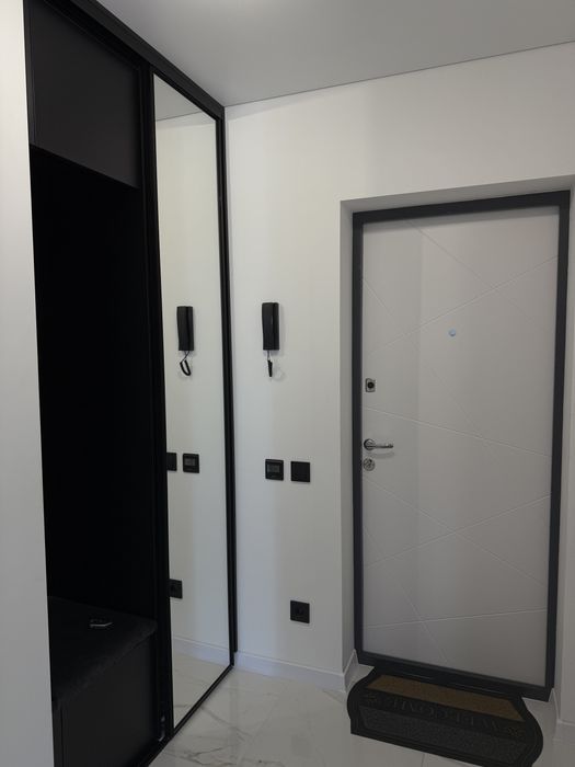 Дворівнева квартира з ремонтом та меблями