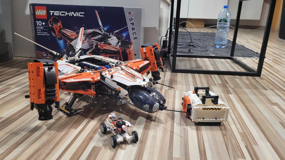 LEGO Technic 42181 - Heavy Cargo Spaceship LT81