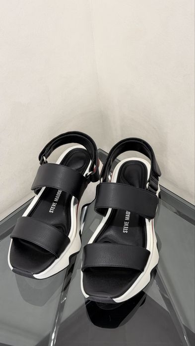 Дуже класні зручні шкіряні босоніжки Steve Madden