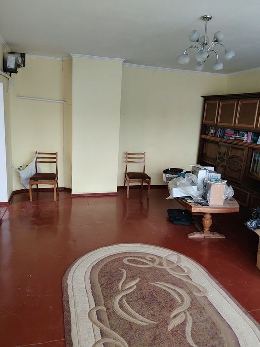 Продаємо половину великого будинку