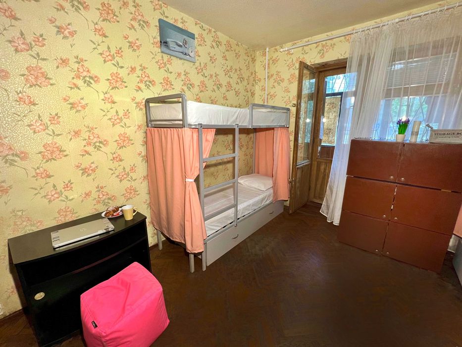 Уютный недорогой хостел на Левобережке, первый этаж, легкий доступ .