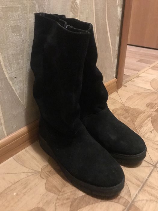 Чоботи зима жіночі 40 р в гарному стані