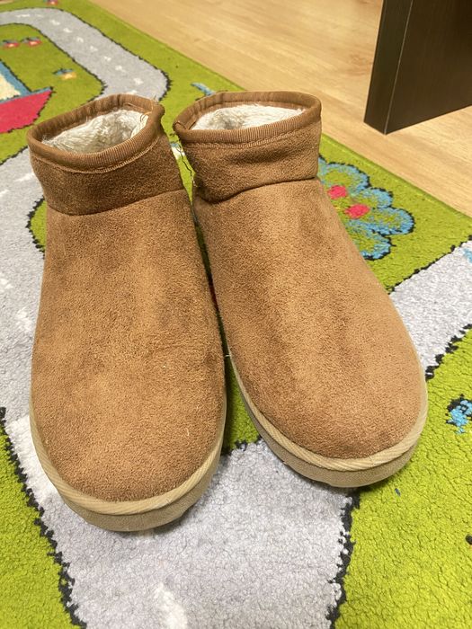 Продам короткі угги