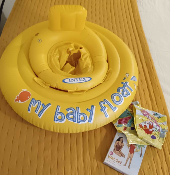 Boia de bebé e braçadeiras