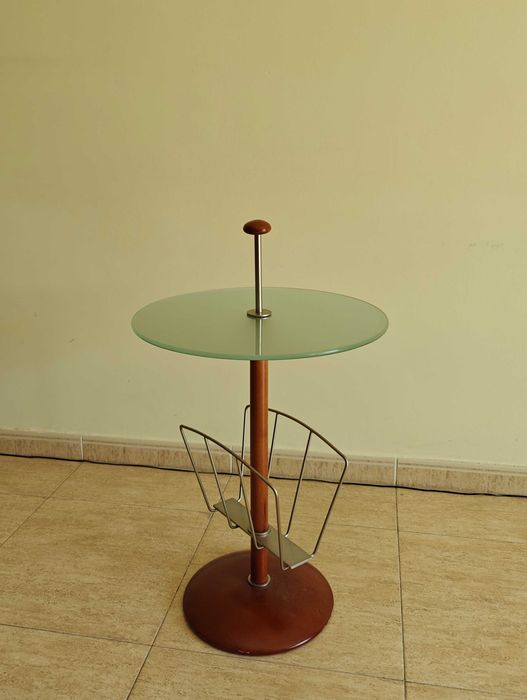 Mesa porta-revistas, bonita e moderna