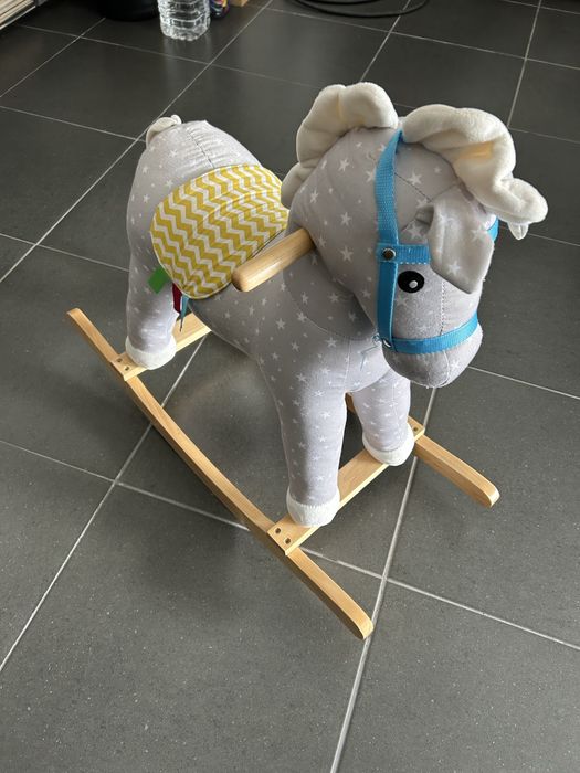 Cavalinho de madeira com som