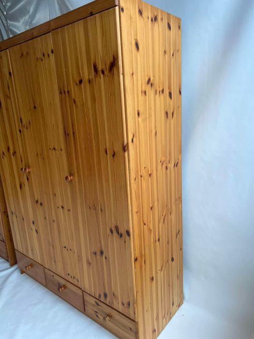 Komoda z litego drewna - szafa