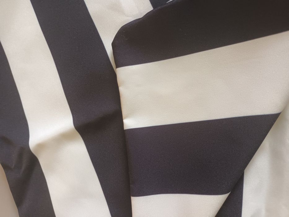 Capas para almofada preta e branca