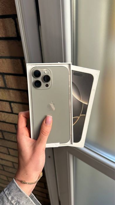 Apple iPhone  16 Pro Max 1Tb. (  Natural Titanium )