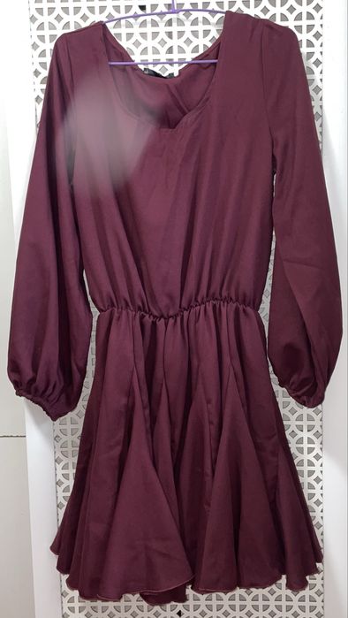 Сукня трохи виша коліна бургунді