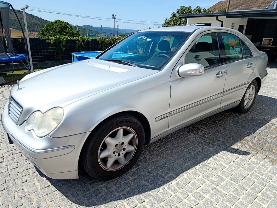 Mercedes-Benz C220 CDI Elegance (2001) – Apenas 219100 km – Mecânica Impecável