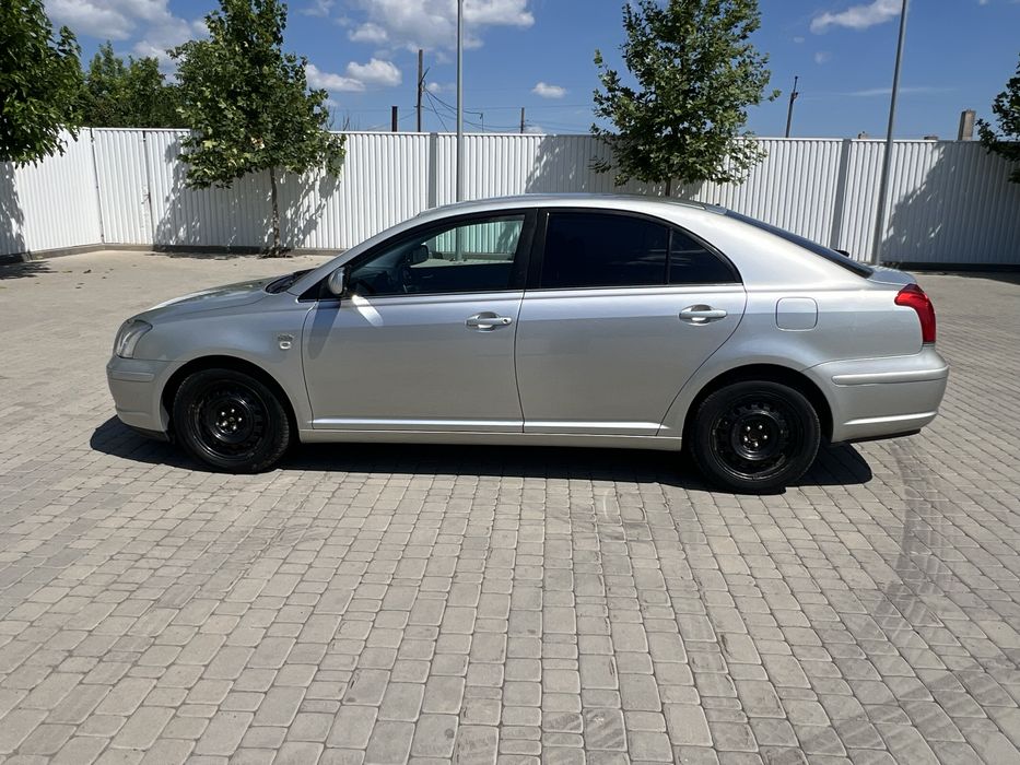 Toyota Avensis 2004 року