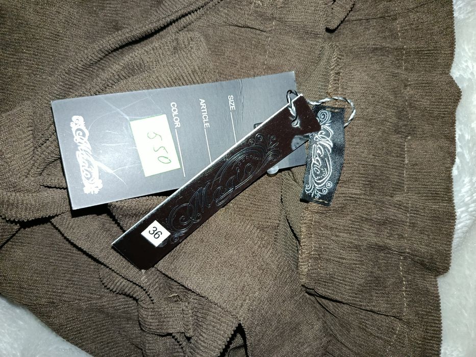 Жіноча коричнева спідниця