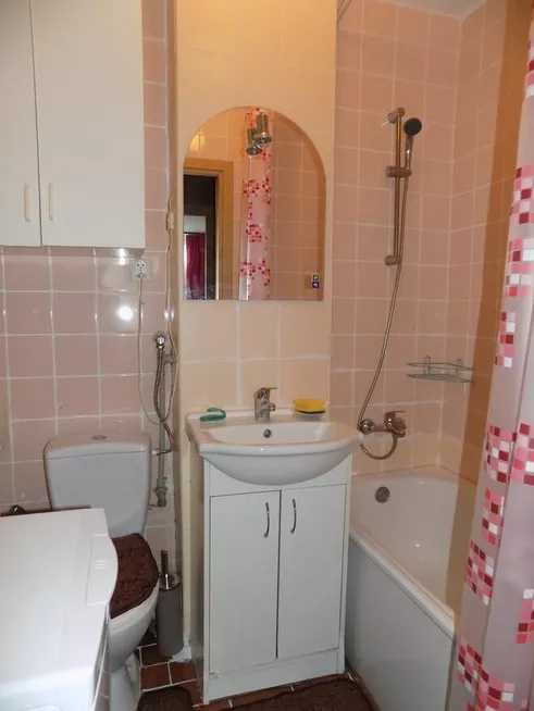 Ścisłe Centrum, al. Jana Pawła II, przy rondzie ONZ, dwie linie metra.