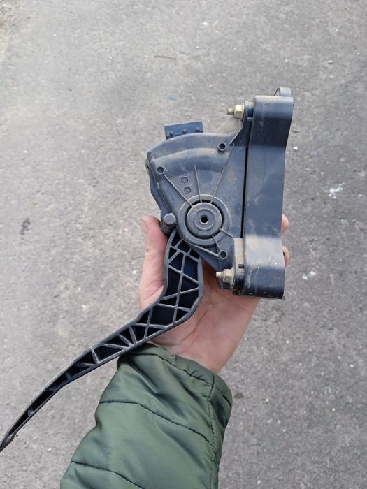 Електронна педаль газу Нісан Навара