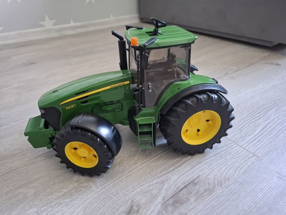 Traktor Bruder wraz z przyczepką