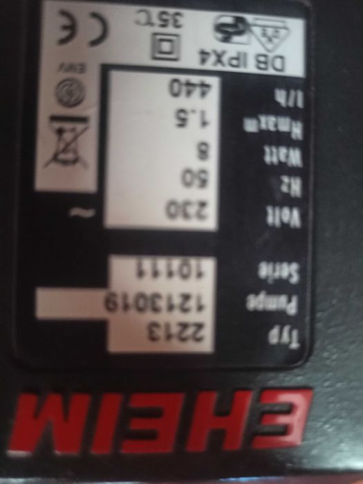 Aquário em forma de onda panorâmico