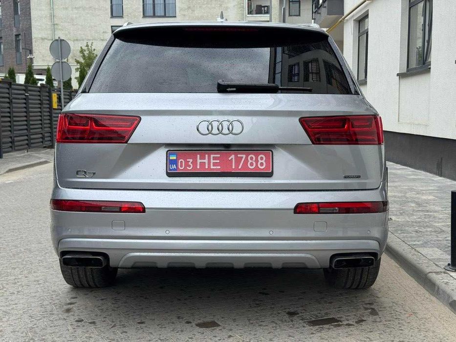 Автомобіль Audi Q7
