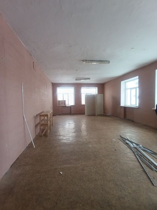 Продаж  Двоповерхової будівлі під комерцію в центрі Димера