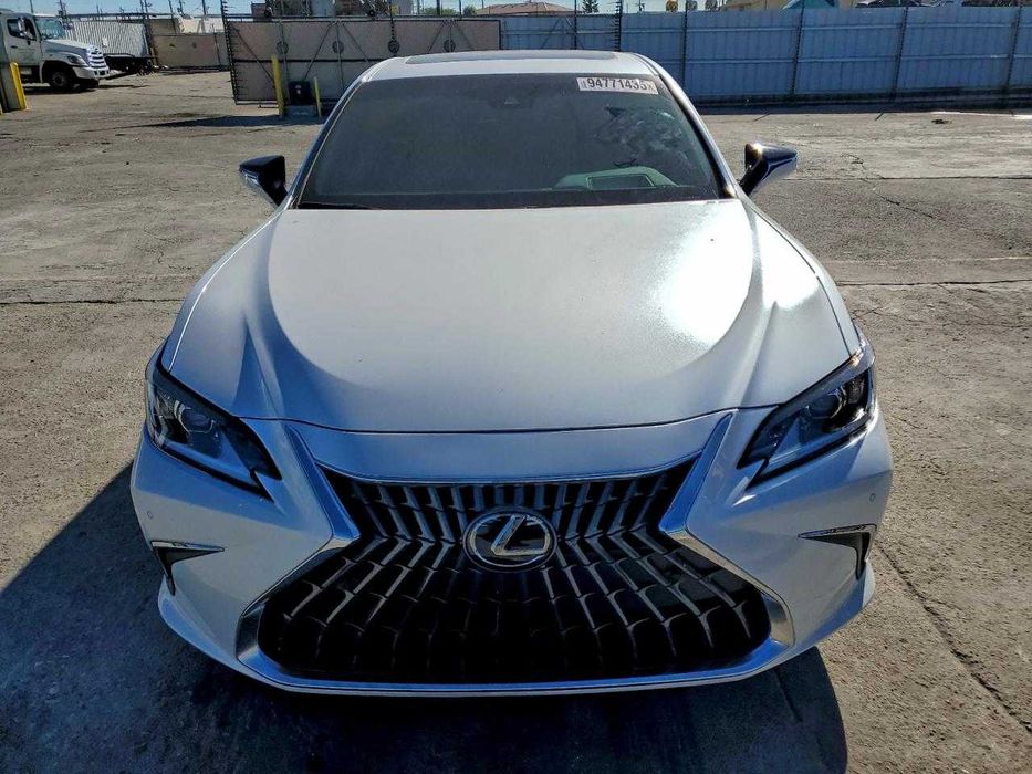 Lexus ES 300H Base 2024