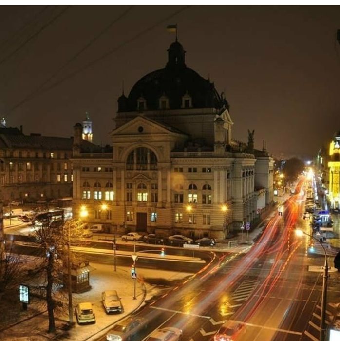 Погодинно квартира Львів ,жд, Центр, Площа