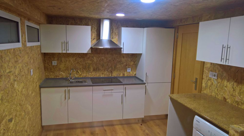 Quarto com wc privada não fumadores com tudo incluído a 10 minutos de Lisboa e do MARL