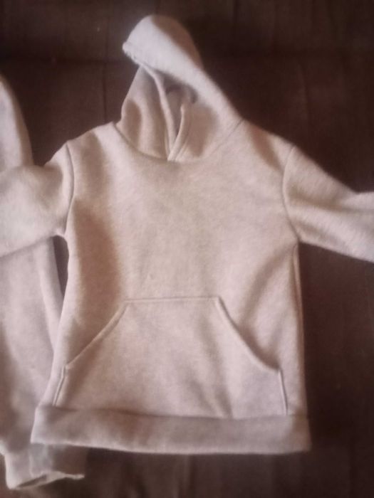 Куртка зимова, шапка,спортивний костюм на флісі. На 7-9 років