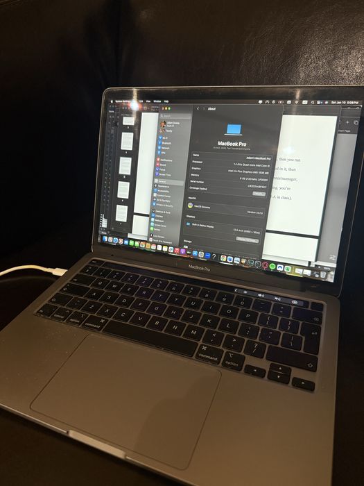 MacBook Pro 13” (2020) – Intel i5 / 8GB RAM / 256GB SSD