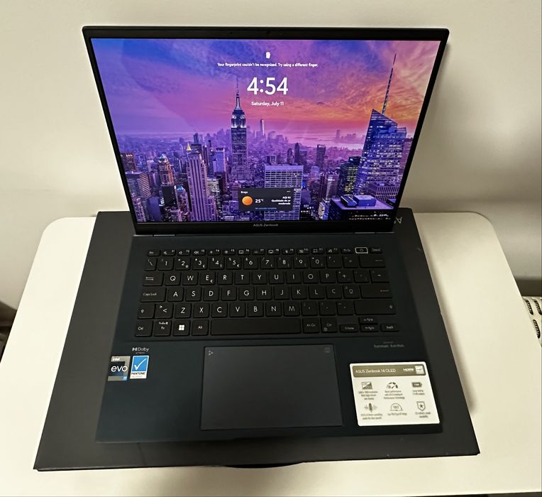 ASUS Zenbook 14” OLED intel i7 12th Gen 16GB 1TB