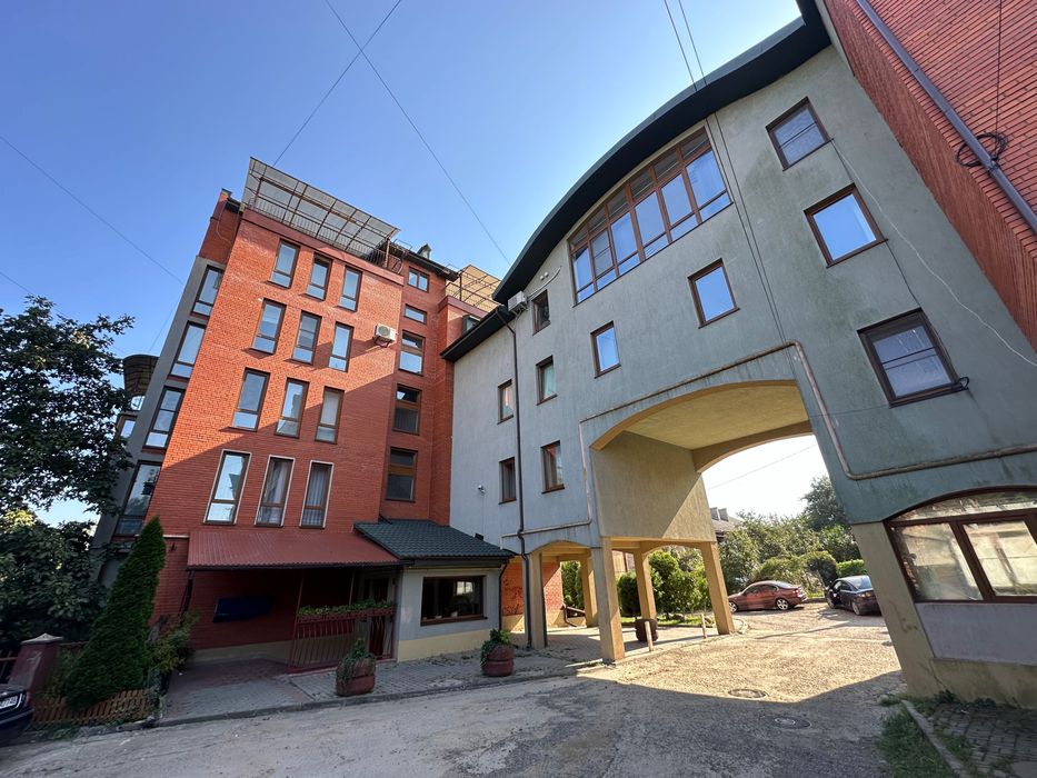 квартира в двох рівнях в центрі міста.