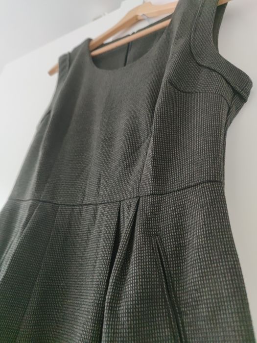 Sukienka biurowa elegancka Carry M 38