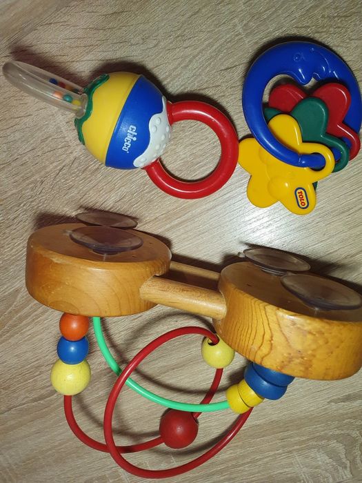 Продам канадську розвиваючу іграшку, брязкальце Tolo та гризун Chicco