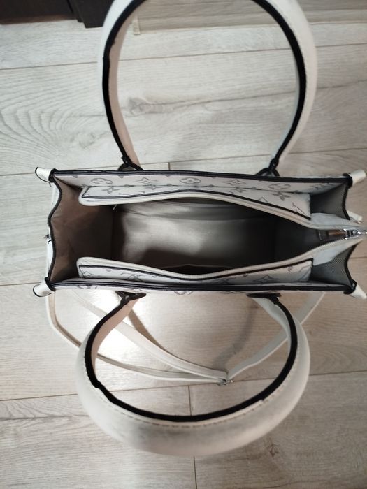 Сумка жіноча білого кольору