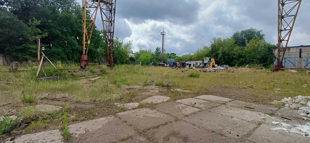 Оренда відкритої площадки площею від 100 до 500м2 та складських приміщень 30-60 м2 у Львові