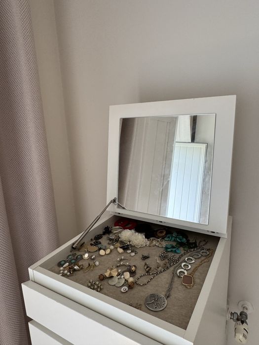 Cómoda Malm com 6 Gavetas + Espelho