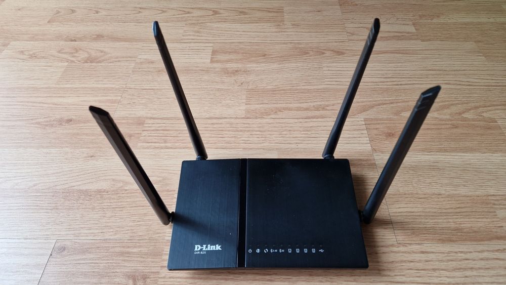 Router  D-Link  DIR-825